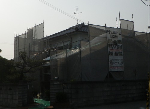 松原市天美我堂で外壁の塗装工事がはじまりました。